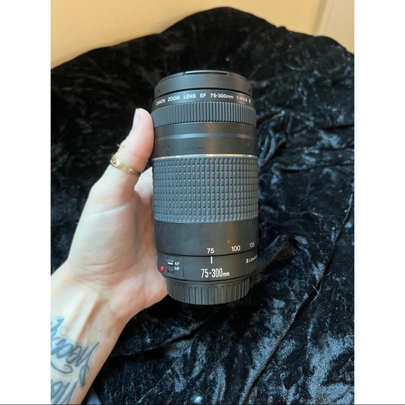 Canon EF 75-300mm f/4-5.6 III Lens - Picture 2 of 4